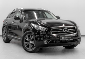 Подержанный автомобиль Infiniti QX70 2013 года (3 фото)