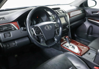Подержанный автомобиль Toyota Camry Sedan 2013 года (7 фото)