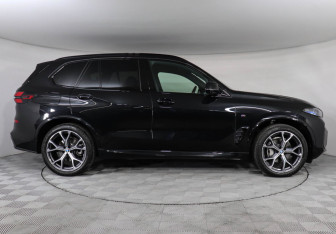 Подержанный автомобиль BMW X5 2024 года (6 фото)