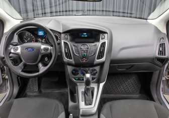 Подержанный автомобиль Ford Focus Hatchback 2012 года (14 фото)