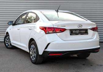 Подержанный автомобиль Hyundai Solaris Sedan 2021 года (8 фото)