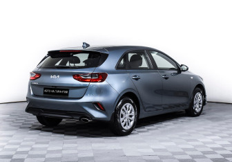 Подержанный автомобиль Kia Ceed Hatchback 2022 года (5 фото)