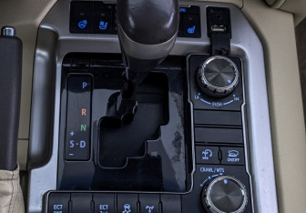 Подержанный автомобиль Toyota Land Cruiser Suv 2016 года (30 фото)