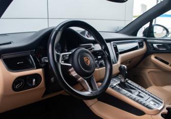 Подержанный автомобиль Porsche Macan 2017 года (19 фото)