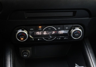 Подержанный автомобиль Mazda CX-5 2025 года (13 фото)