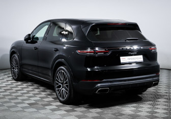 Подержанный автомобиль Porsche Cayenne 2021 года (7 фото)