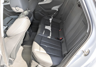 Подержанный автомобиль Audi A4 Sedan 2022 года (12 фото)