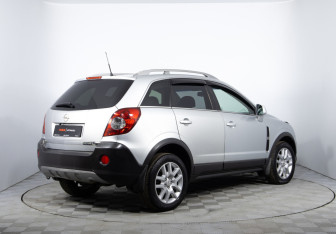 Подержанный автомобиль Opel Antara 2010 года (5 фото)