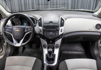 Подержанный автомобиль Chevrolet Cruze Sedan 2014 года (14 фото)