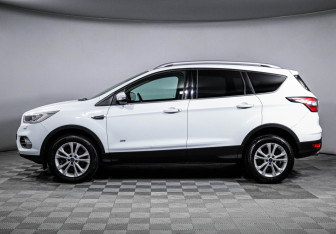Подержанный автомобиль Ford Kuga 2018 года (8 фото)