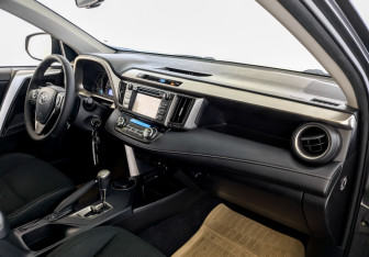 Подержанный автомобиль Toyota RAV4 2013 года (11 фото)