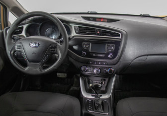 Подержанный автомобиль Kia Ceed Wagon 2016 года (13 фото)