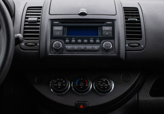 Подержанный автомобиль Nissan Note 2013 года (14 фото)