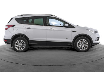Подержанный автомобиль Ford Kuga 2018 года (4 фото)