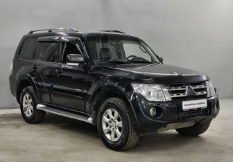 Подержанный автомобиль Mitsubishi Pajero 2013 года (3 фото)