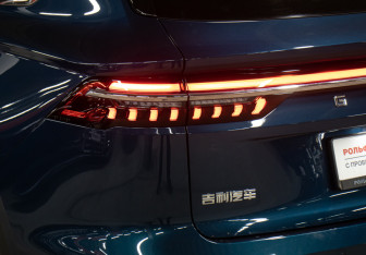 Подержанный автомобиль Geely Monjaro 2023 года (28 фото)