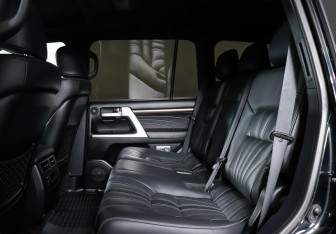 Подержанный автомобиль Toyota Land Cruiser Suv 2019 года (22 фото)