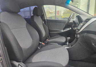 Подержанный автомобиль Hyundai Solaris Sedan 2013 года (10 фото)