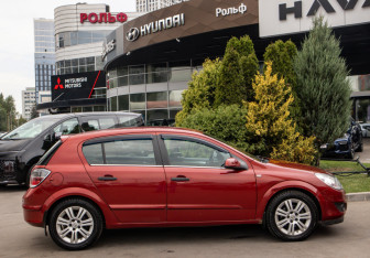 Подержанный автомобиль Opel Astra Hatchback 2008 года (3 фото)