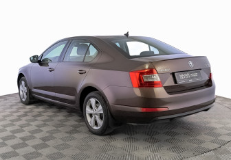 Подержанный автомобиль Skoda Octavia Liftback 2016 года (7 фото)