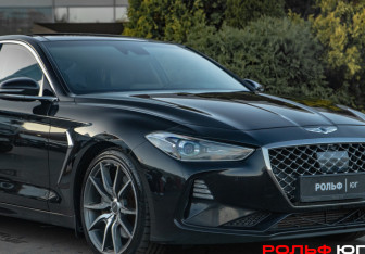 Подержанный автомобиль Genesis G70 2018 года (16 фото)