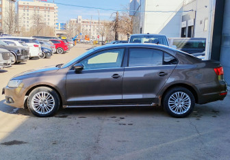 Подержанный автомобиль Volkswagen Jetta Sedan 2011 года (8 фото)
