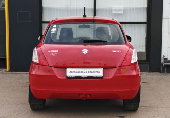 Подержанный автомобиль Suzuki Swift Hatchback 2013 года (6 фото)