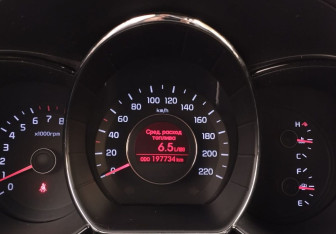 Подержанный автомобиль Kia Rio Hatchback 2014 года (12 фото)