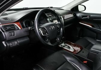 Подержанный автомобиль Toyota Camry Sedan 2013 года (9 фото)