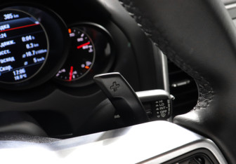 Подержанный автомобиль Porsche Cayenne 2012 года (15 фото)