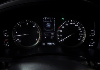 Подержанный автомобиль Lexus LX 2015 года (16 фото)