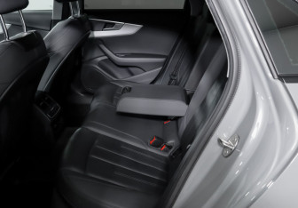 Подержанный автомобиль Audi A4 Sedan 2021 года (10 фото)