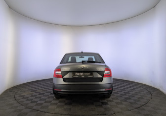 Подержанный автомобиль Skoda Octavia Liftback 2018 года (6 фото)