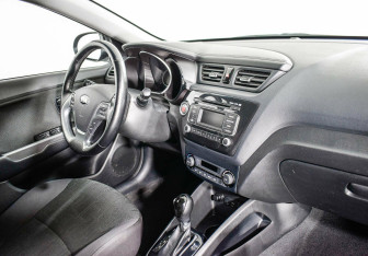 Подержанный автомобиль Kia Rio Hatchback 2015 года (5 фото)