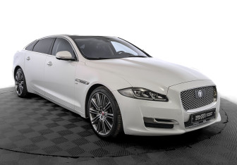 Подержанный автомобиль Jaguar XJ 2017 года (3 фото)
