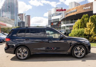 Подержанный автомобиль BMW X7 2019 года (3 фото)
