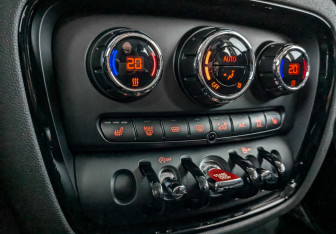 Подержанный автомобиль MINI Clubman Wagon 2018 года (20 фото)