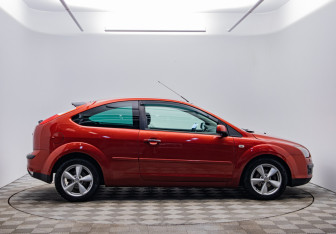 Подержанный автомобиль Ford Focus Hatchback 2007 года (4 фото)