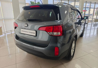 Подержанный автомобиль Kia Sorento 2014 года (5 фото)