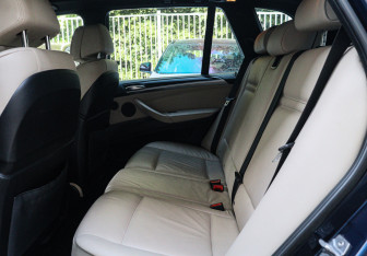 Подержанный автомобиль BMW X5 2013 года (8 фото)