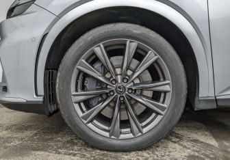 Подержанный автомобиль Lexus RX 2023 года (12 фото)