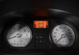 Подержанный автомобиль Renault Logan Sedan 2011 года (11 фото)