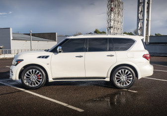 Подержанный автомобиль Infiniti QX80 2017 года (8 фото)