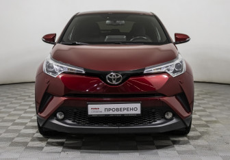 Подержанный автомобиль Toyota C-HR 2018 года (2 фото)