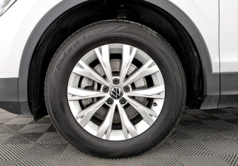 Подержанный автомобиль Volkswagen Tiguan 2021 года (18 фото)