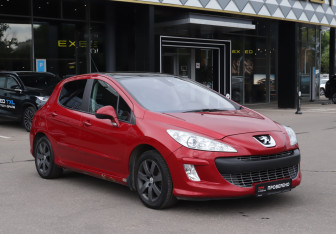 Подержанный автомобиль Peugeot 308 Hatchback 2010 года (3 фото)