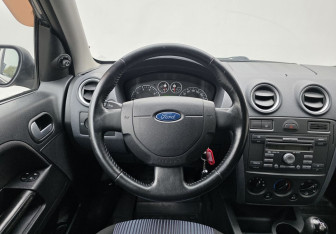 Подержанный автомобиль Ford Fusion 2008 года (12 фото)