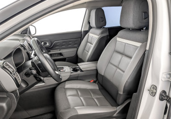 Подержанный автомобиль Citroen C5 Aircross 2019 года (20 фото)