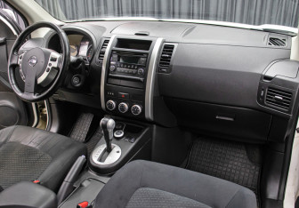 Подержанный автомобиль Nissan X-Trail 2014 года (11 фото)