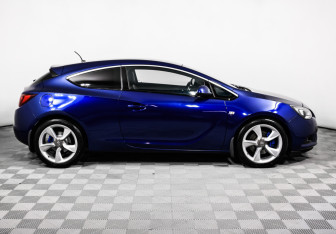 Подержанный автомобиль Opel Astra Hatchback 2014 года (4 фото)